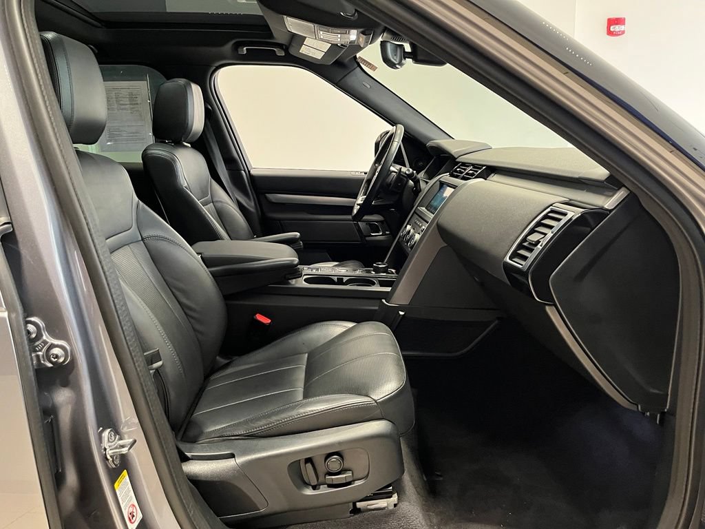 Used 2020 Land Rover Discovery Landmark AWD/4WD image 32