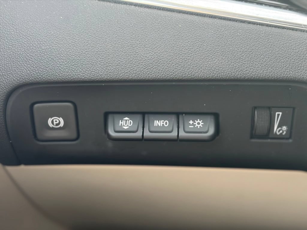 Used 2023 Buick Enclave Avenir w/ Avenir Technology Package AWD/4WD image 36