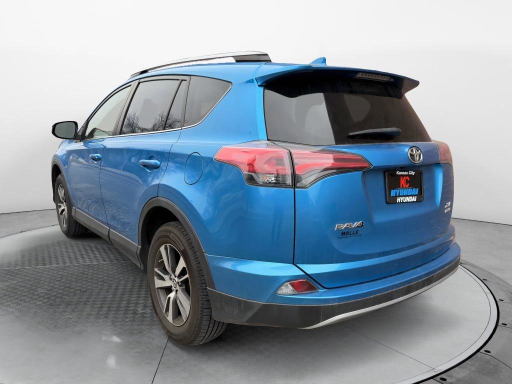 Used 2018 Toyota RAV4 XLE image 3