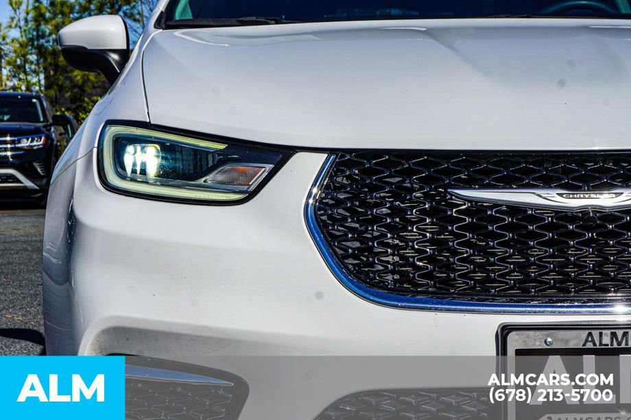 Used 2023 Chrysler Pacifica Touring-L image 12