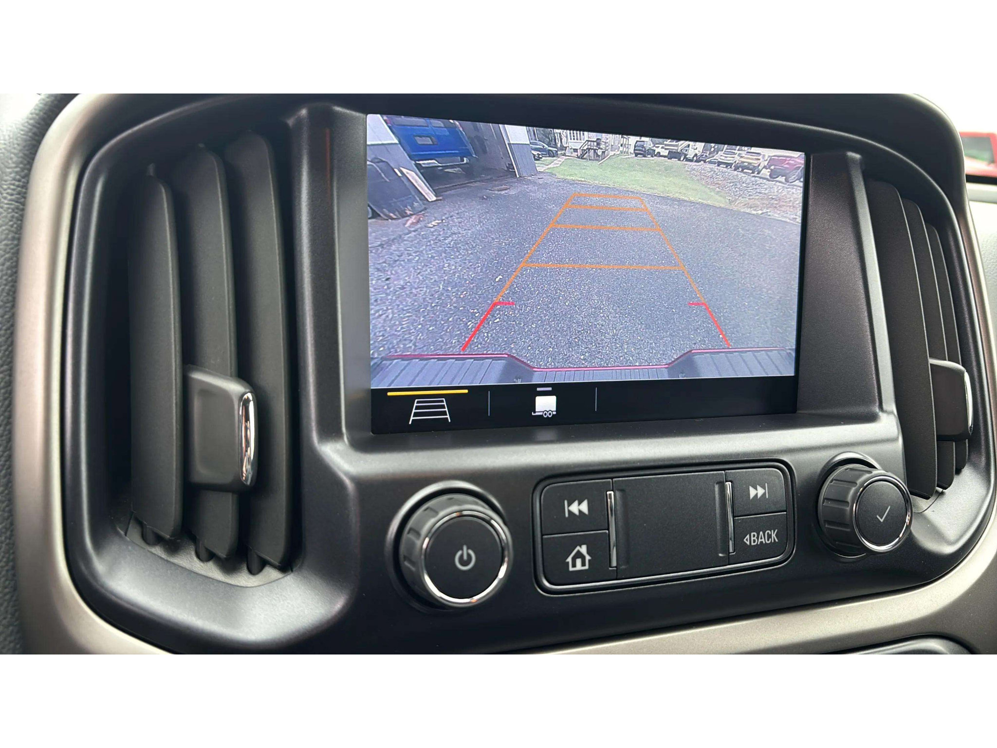 Used 2019 Chevrolet Colorado Z71 w/ LPO, Premium Interior Package AWD/4WD image 17