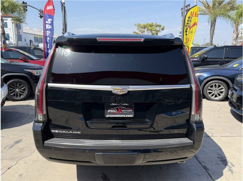 Used 2017 Cadillac Escalade Premium Luxury RWD image 12