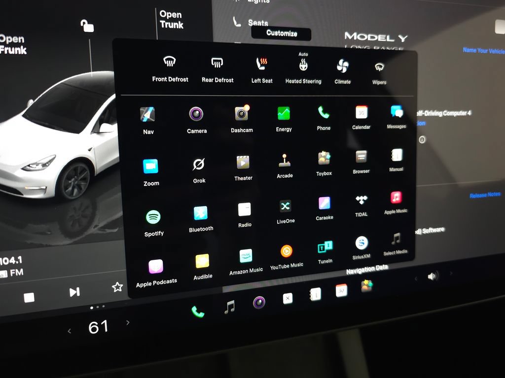 Used 2025 Tesla Model Y Long Range AWD/4WD image 25