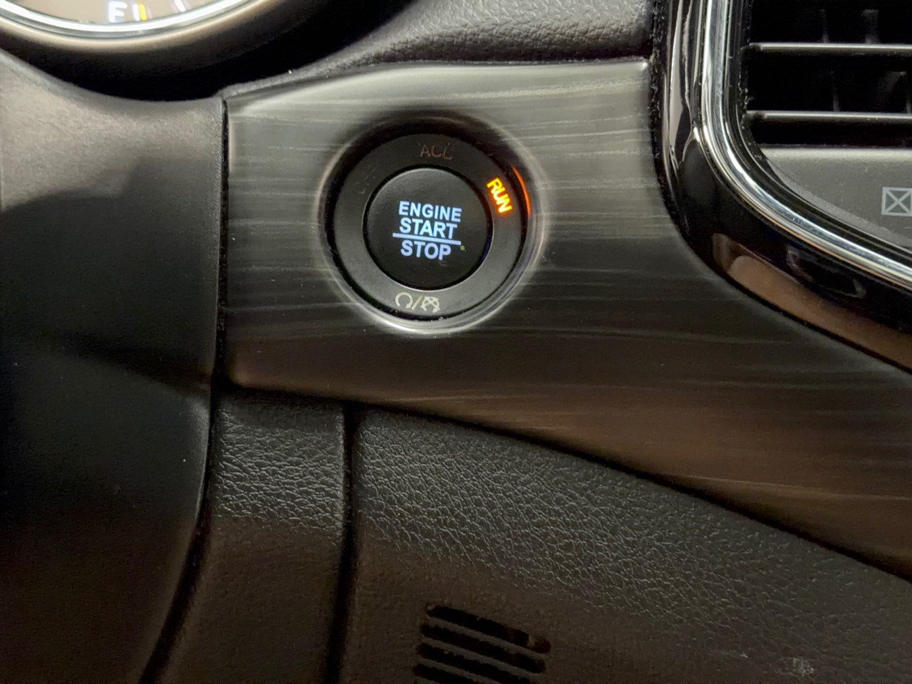 Used 2020 Jeep Grand Cherokee Altitude AWD/4WD image 20