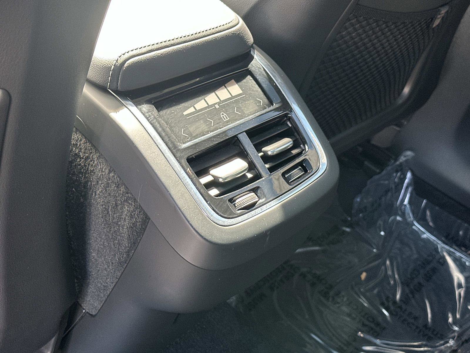 Certified 2023 Volvo XC60 B5 Ultimate image 22