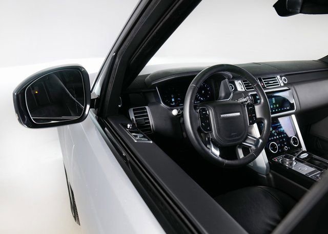 Used 2020 Land Rover Range Rover HSE image 24