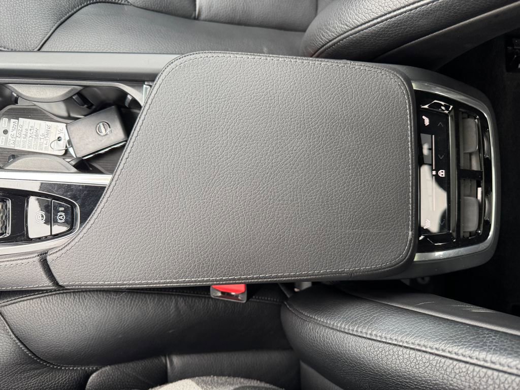 Used 2020 Volvo XC90 T6 Momentum w/ Protection Package Premier image 30