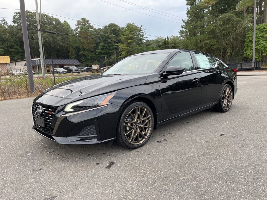 New 2025 Nissan Altima 2.5 SR w/ SR Premium Package image 2