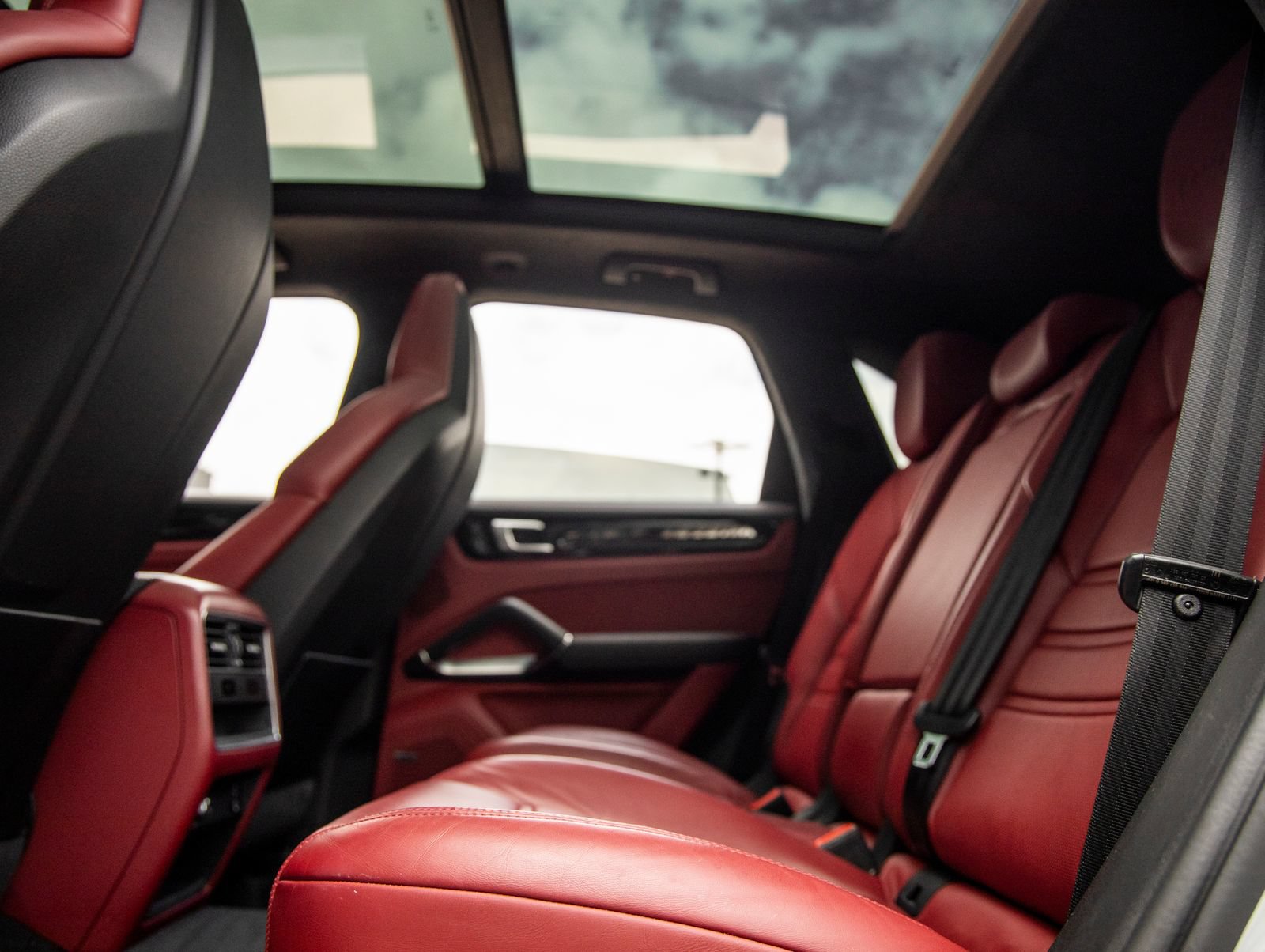 Certified 2023 Porsche Cayenne Turbo AWD/4WD image 36