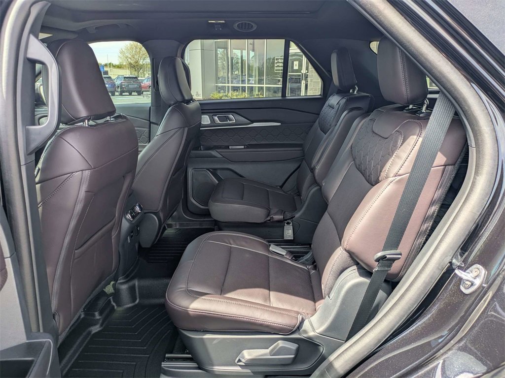 Used 2025 Ford Explorer Platinum w/ Ultimate Package image 16