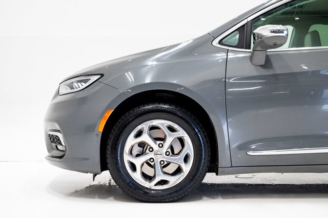 Used 2021 Chrysler Pacifica Limited w/ Premium & Safety Sphere Group AWD/4WD image 7