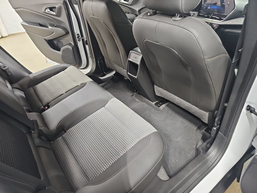 Certified 2025 Chevrolet Trax LT w/ Driver Confidence Package FWD image 14