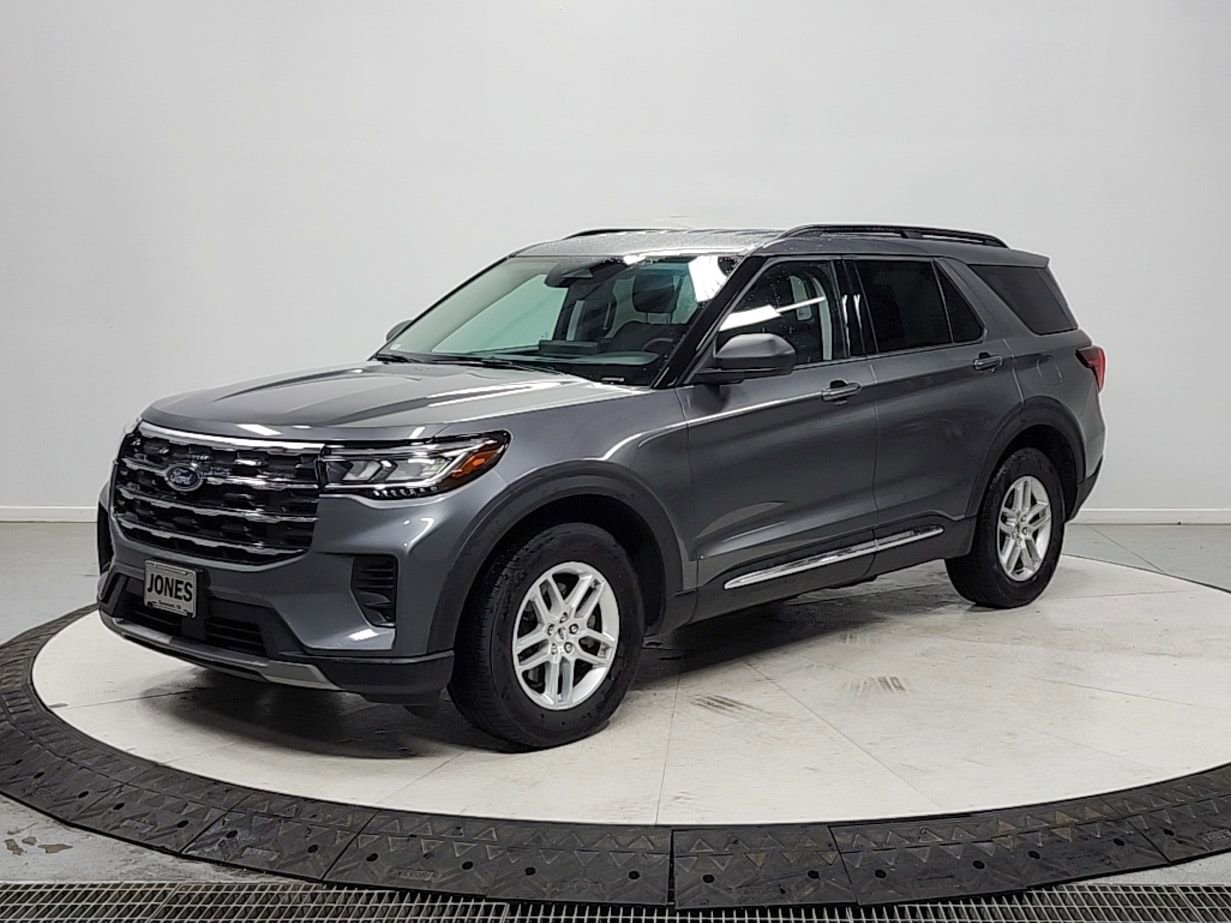 Used 2025 Ford Explorer Active AWD/4WD image 3