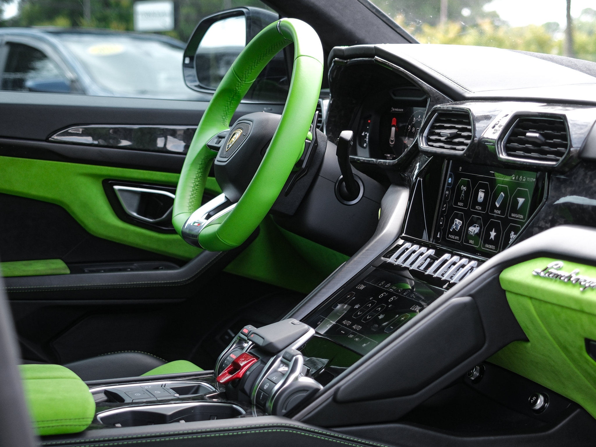 Used 2022 Lamborghini Urus AWD/4WD image 38