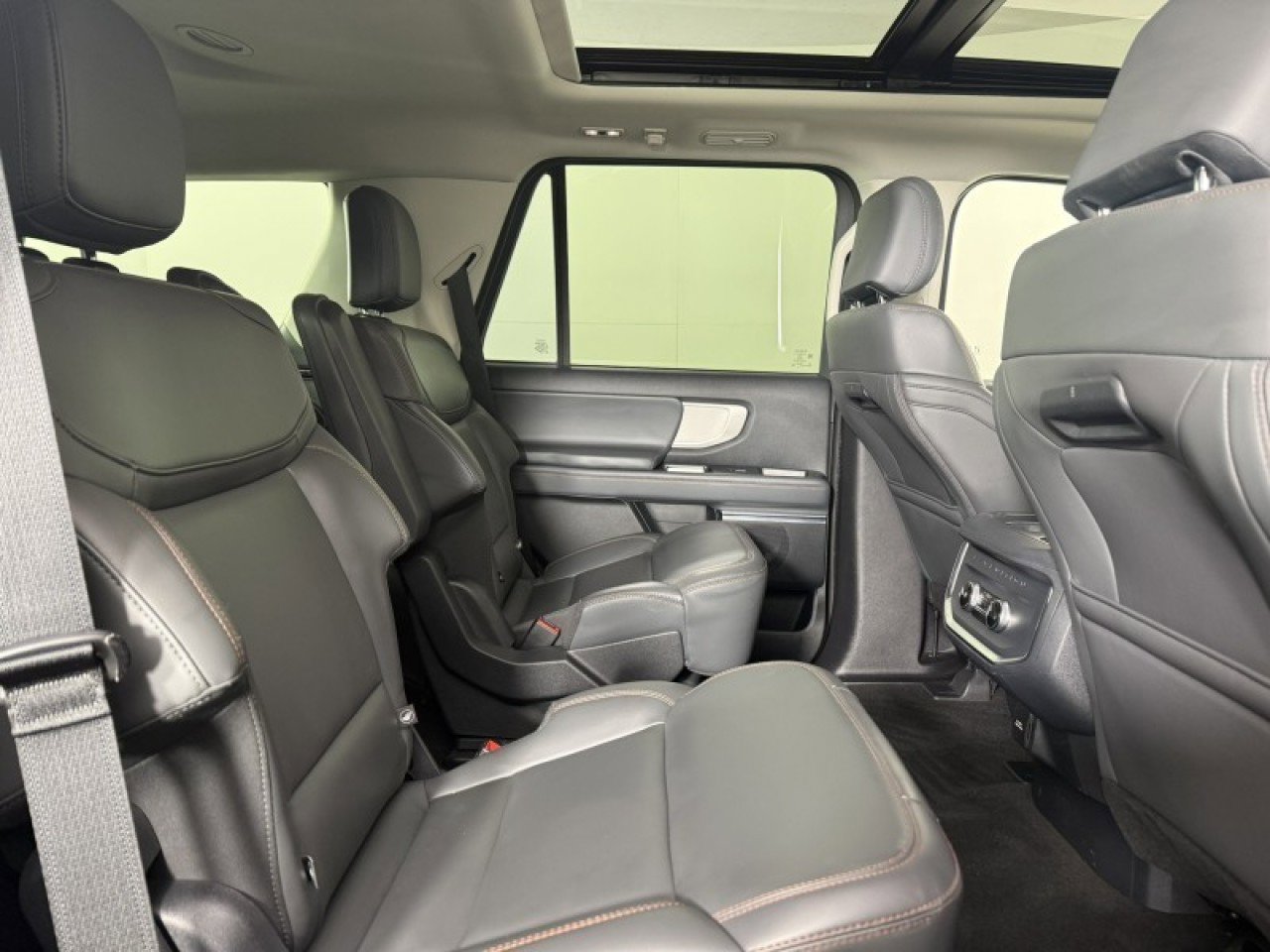Used 2025 Ford Expedition Active AWD/4WD image 11