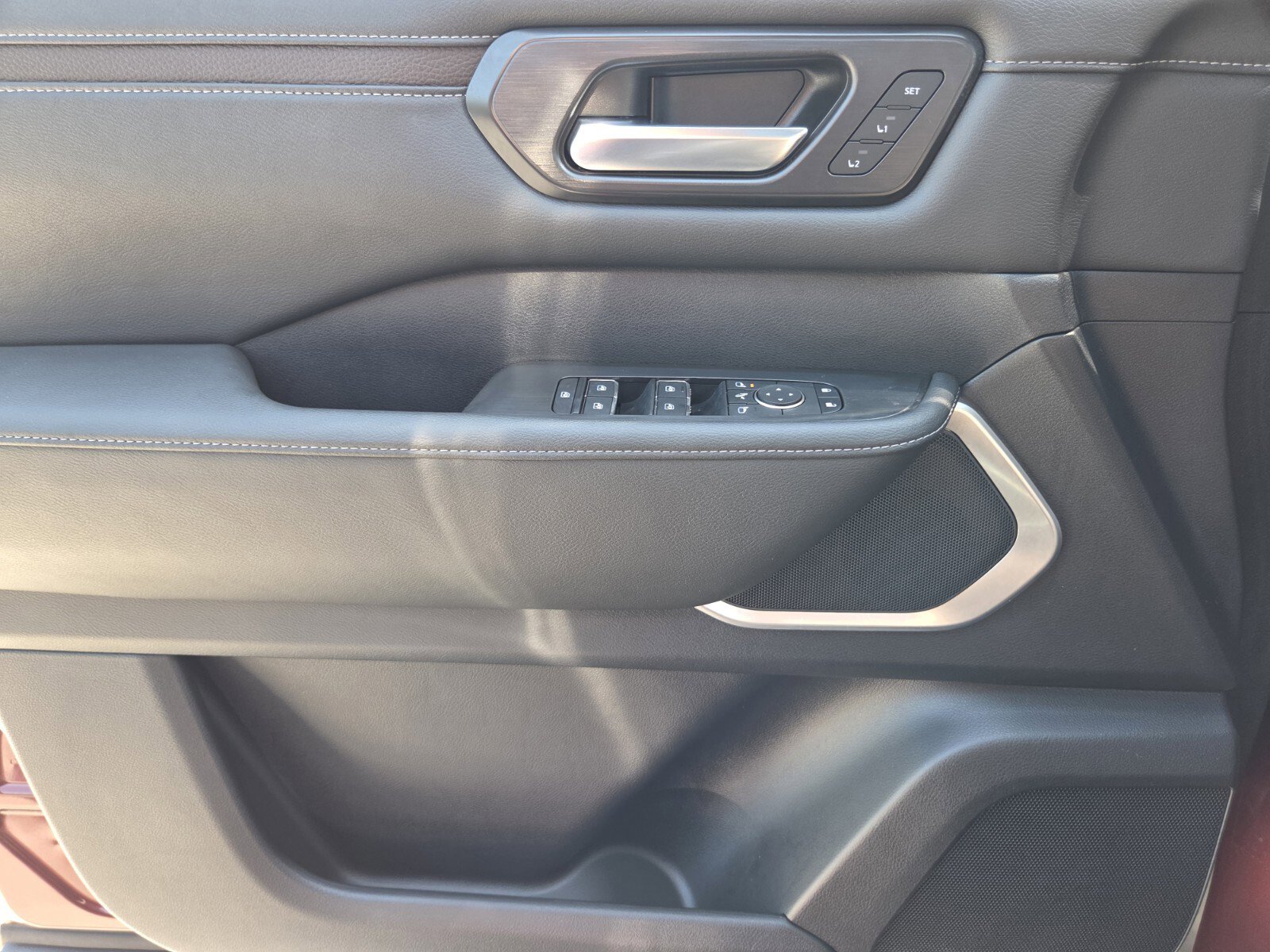 Used 2025 Nissan Armada Platinum image 22