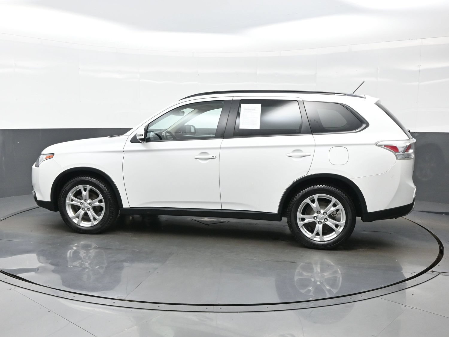 Used 2015 Mitsubishi Outlander SE AWD/4WD image 3