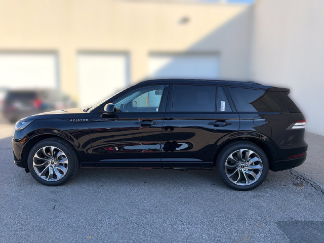 New 2026 Lincoln Aviator AWD w/ Jet Appearance Package image 10