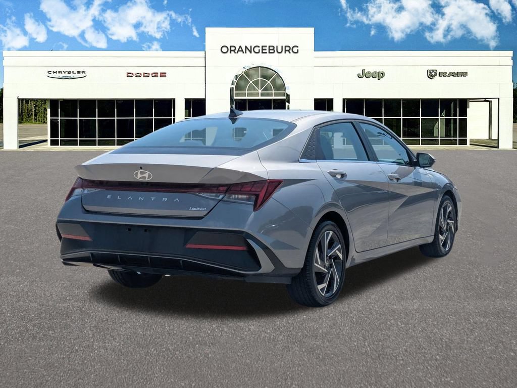 Used 2025 Hyundai Elantra Limited FWD image 7