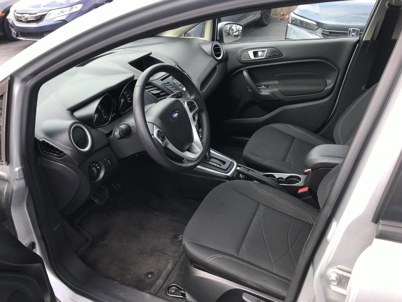 Used 2015 Ford Fiesta SE image 9
