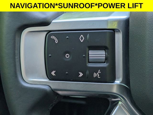 Used 2023 Land Rover Discovery S image 17