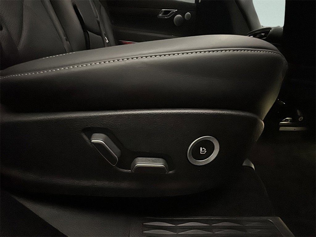 Certified 2025 Genesis GV80 3.5T Prestige image 17