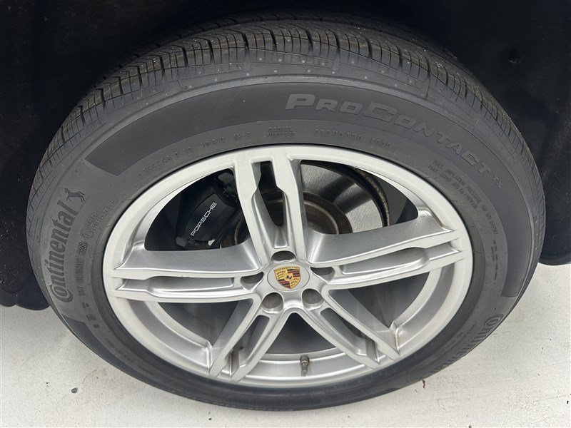Used 2023 Porsche Macan AWD/4WD image 17