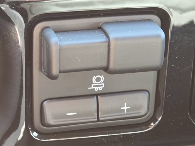 Used 2025 Chevrolet Silverado 2500 LT AWD/4WD image 7