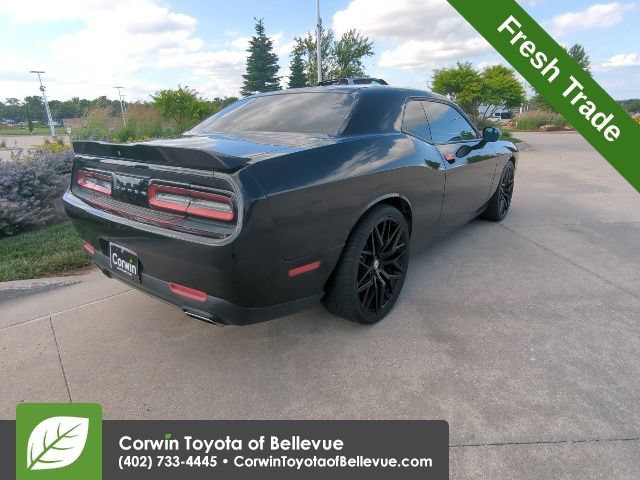 Used 2016 Dodge Challenger SXT w/ Driver Convenience Group RWD image 3