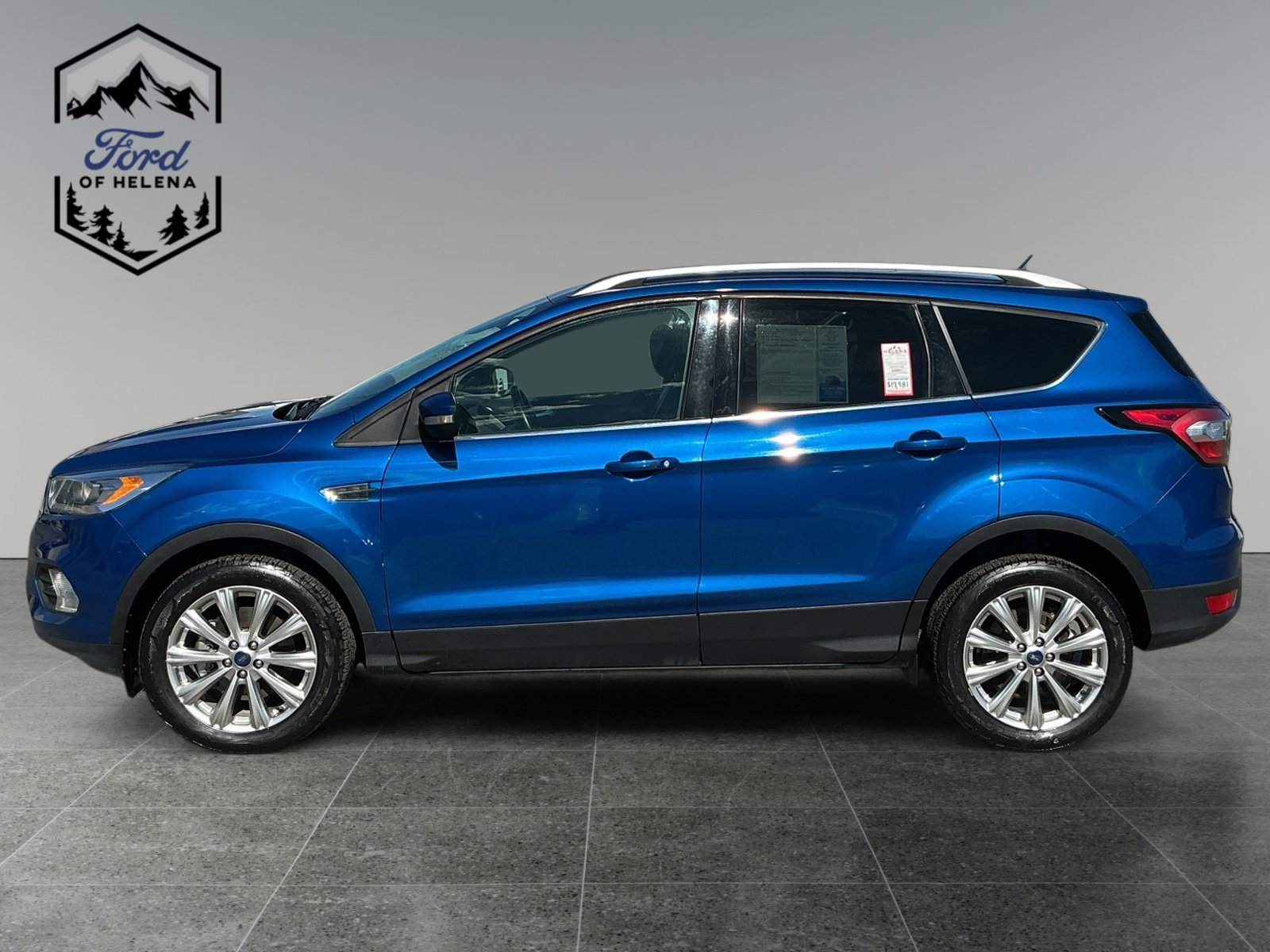 Used 2017 Ford Escape Titanium image 2