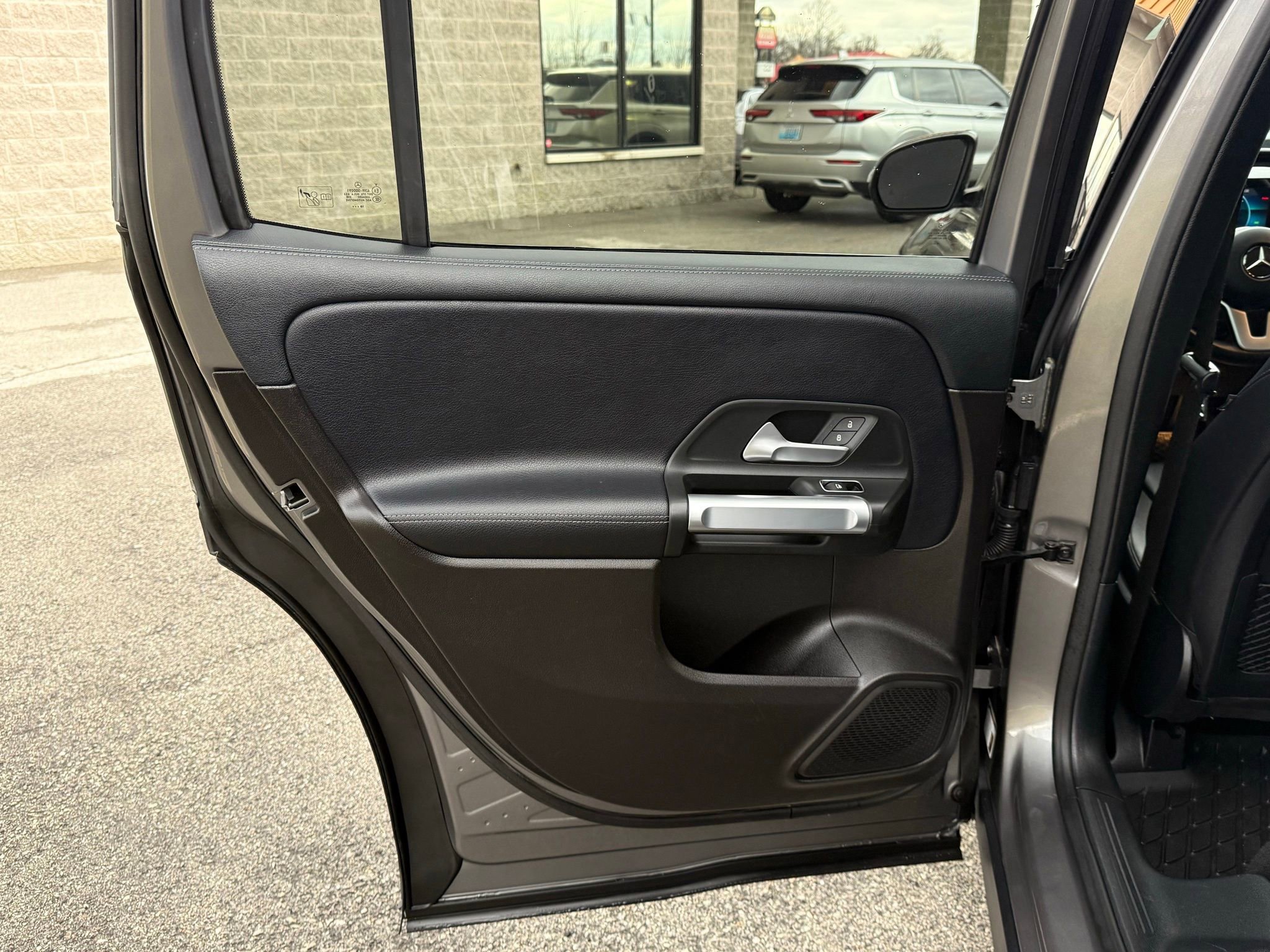 Used 2020 Mercedes-Benz GLB 250 4MATIC image 37