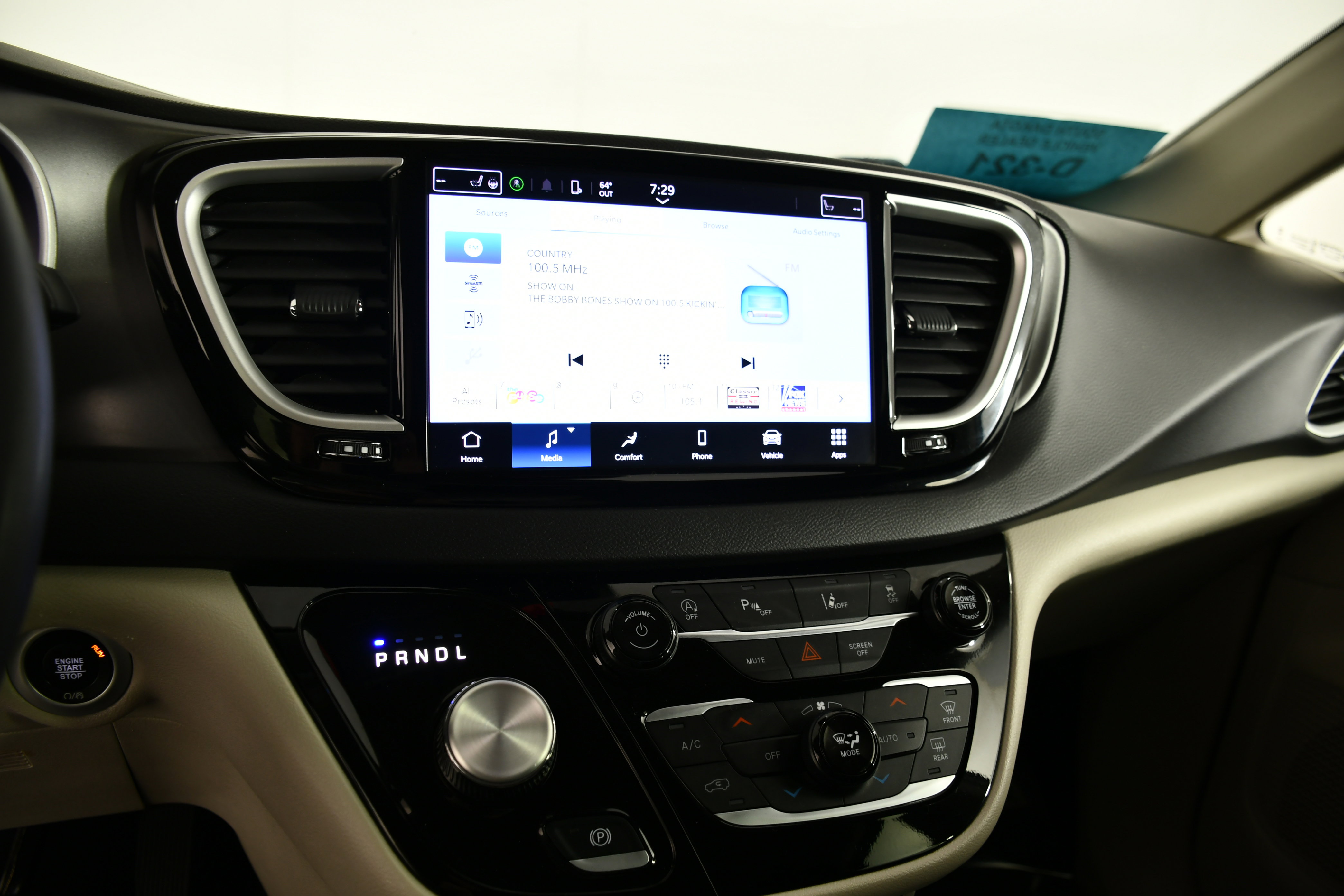 Used 2024 Chrysler Pacifica Touring-L image 26