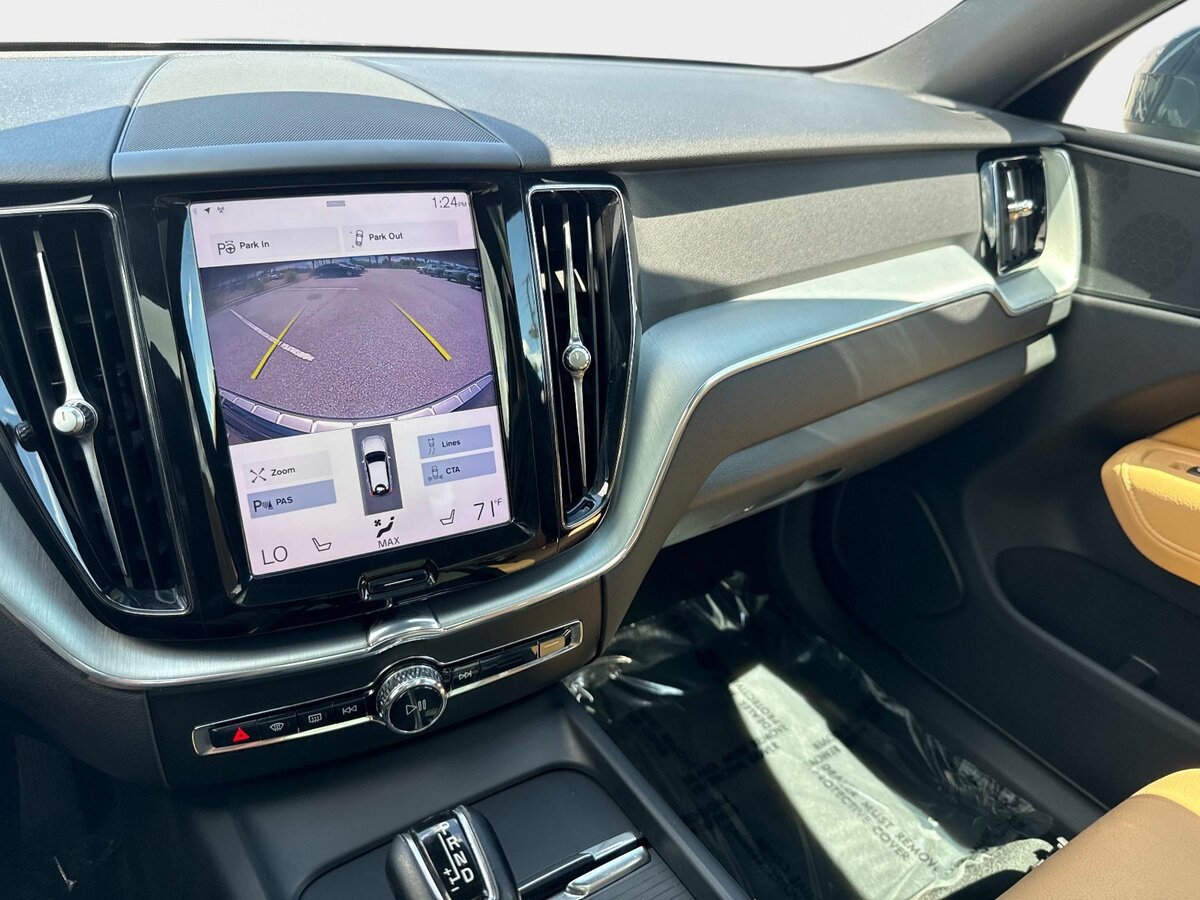 Used 2018 Volvo XC60 T5 Momentum w/ Vision Package AWD/4WD image 27