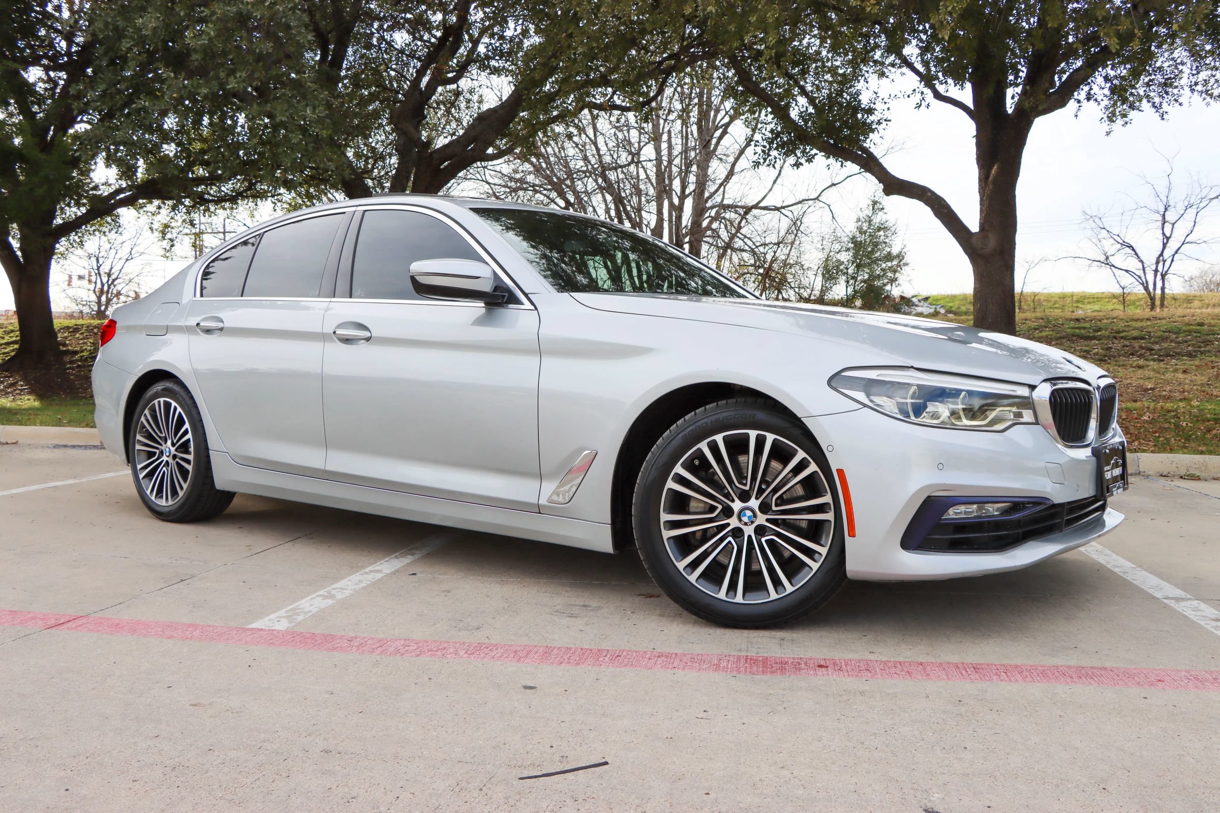 Used 2017 BMW 540i xDrive AWD/4WD image 1