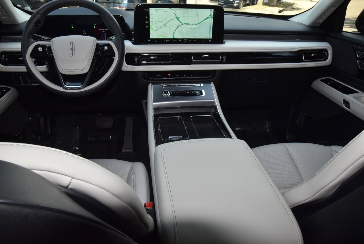 Certified 2026 Lincoln Aviator 2WD w/ Jet Appearance Package image 17