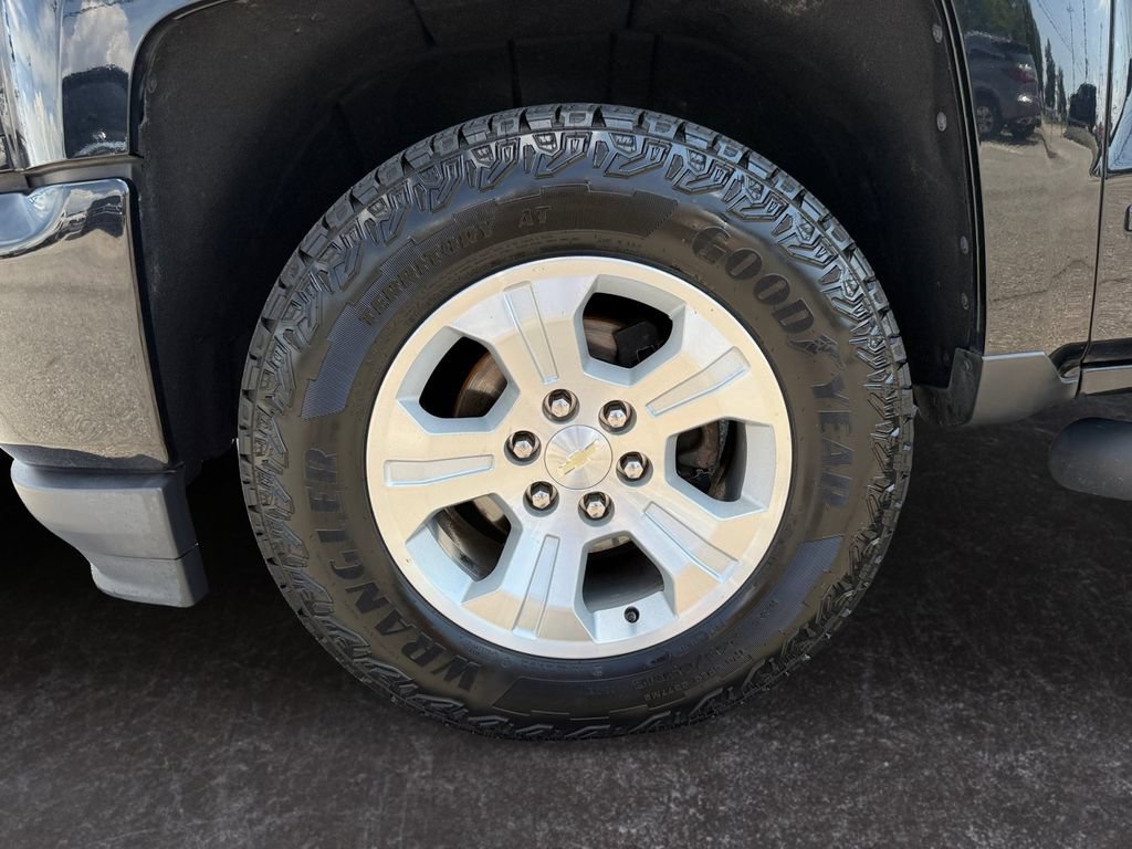Used 2018 Chevrolet Silverado 1500 LT w/ All Star Edition AWD/4WD image 9