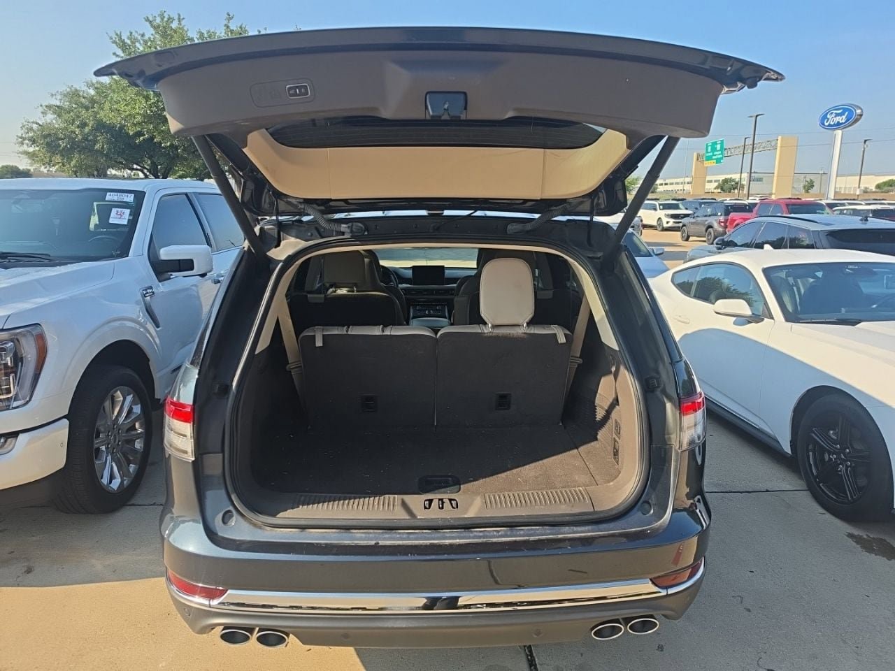 Used 2023 Lincoln Aviator Reserve w/ Equipment Group 201A RWD image 5
