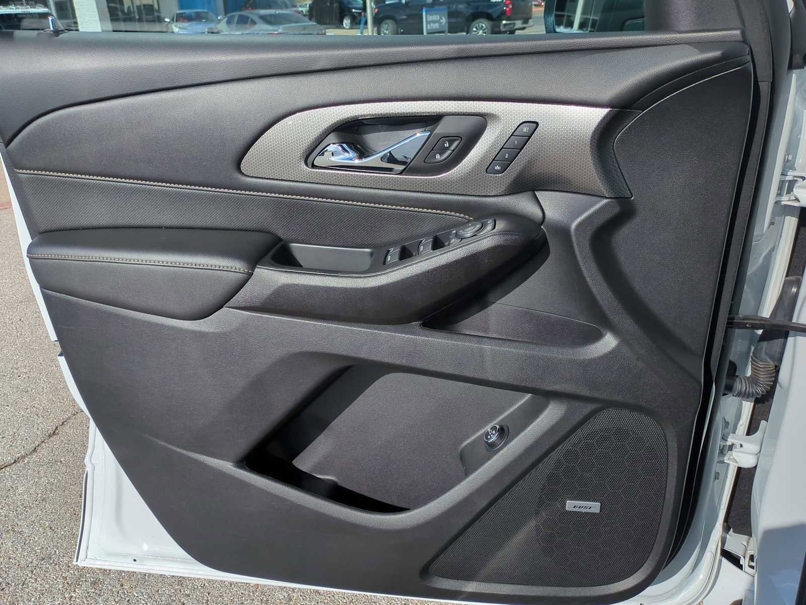 Used 2023 Chevrolet Traverse Premier image 22