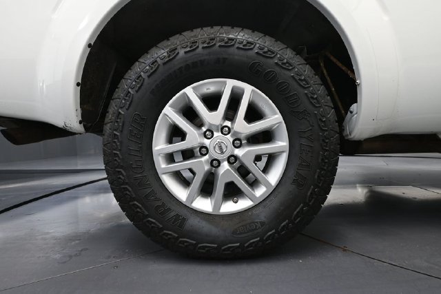 Used 2014 Nissan Frontier SV AWD/4WD image 10
