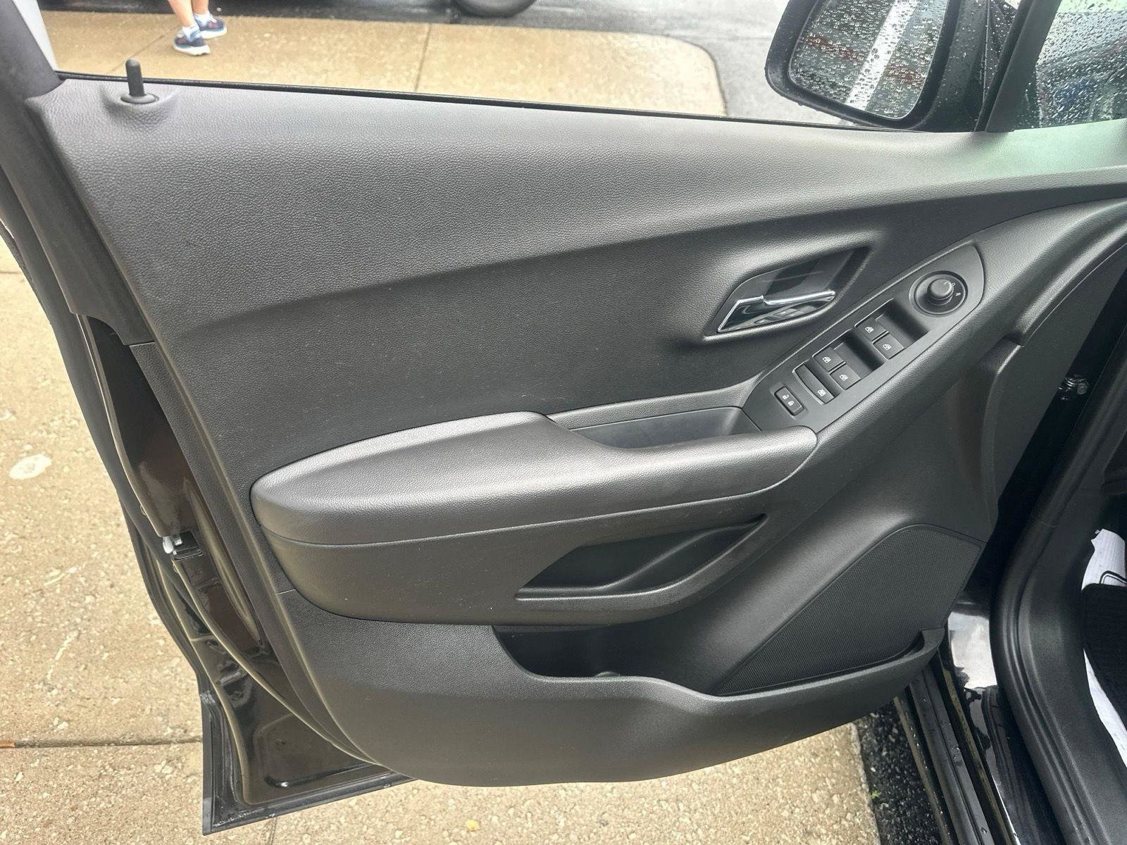 Used 2020 Chevrolet Trax LS FWD image 16