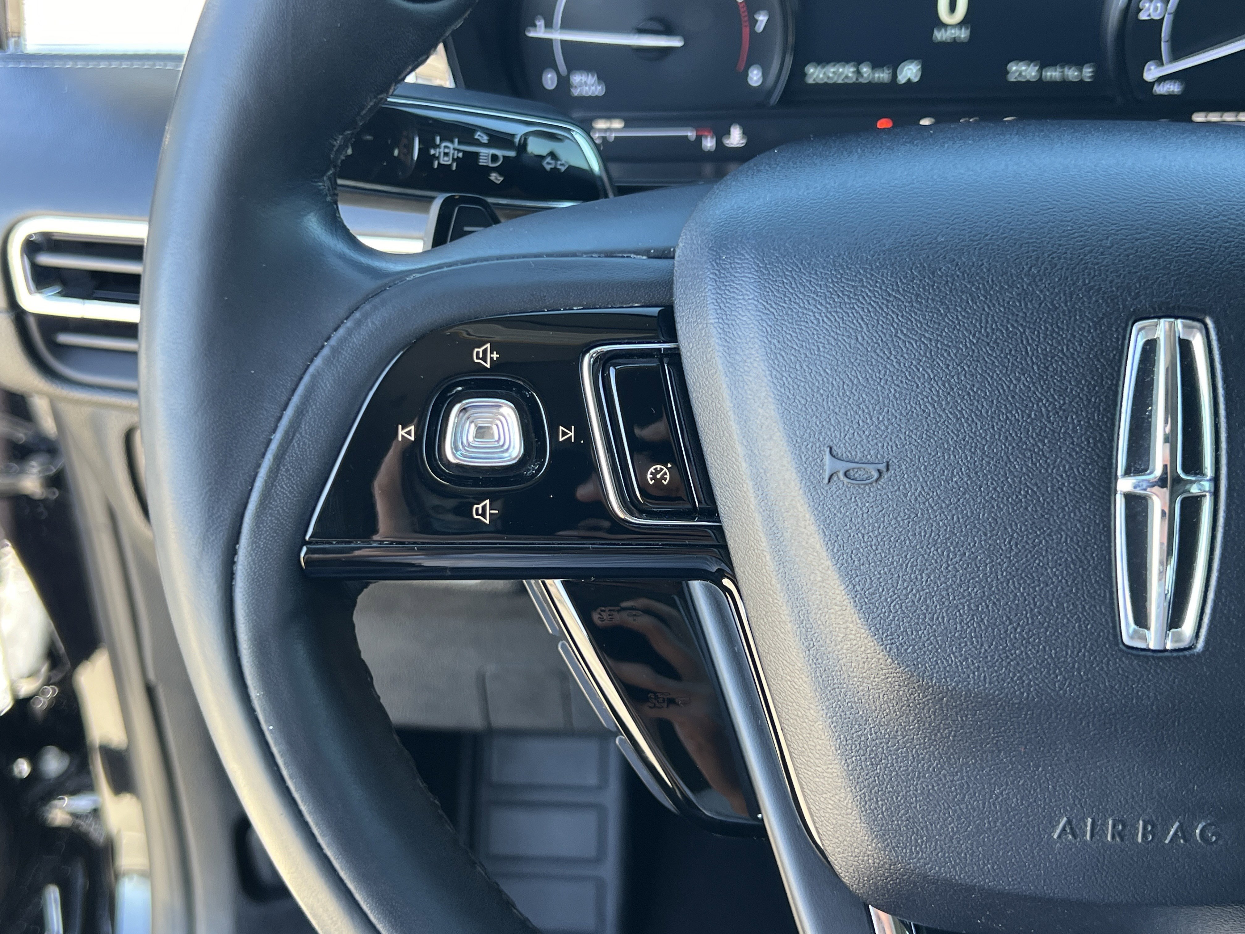 Certified 2022 Lincoln Corsair FWD w/ Premium Package image 16