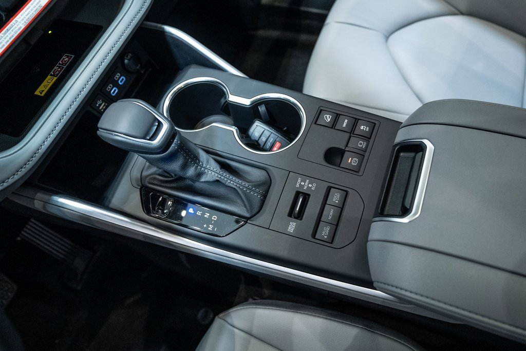 New 2026 Toyota Highlander XLE image 17