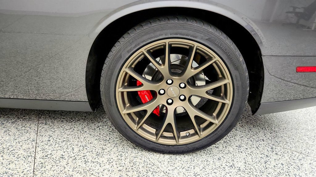 Used 2016 Dodge Challenger SRT Hellcat RWD image 9