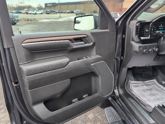 Used 2023 Chevrolet Silverado 1500 LT Trail Boss w/ LPO, Dark Essentials Package image 10