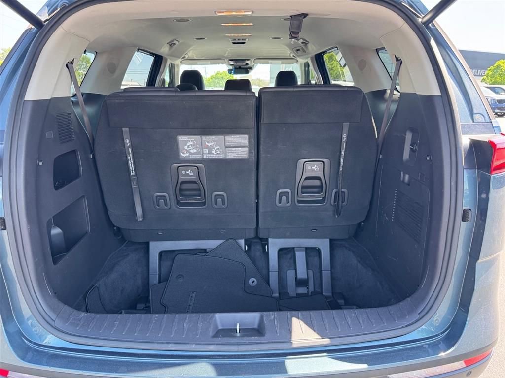 Used 2024 Kia Carnival EX image 10