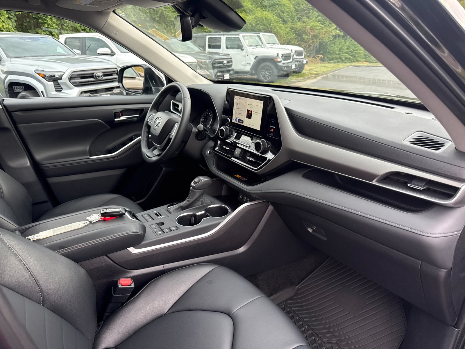 Used 2026 Toyota Highlander XLE AWD/4WD image 28