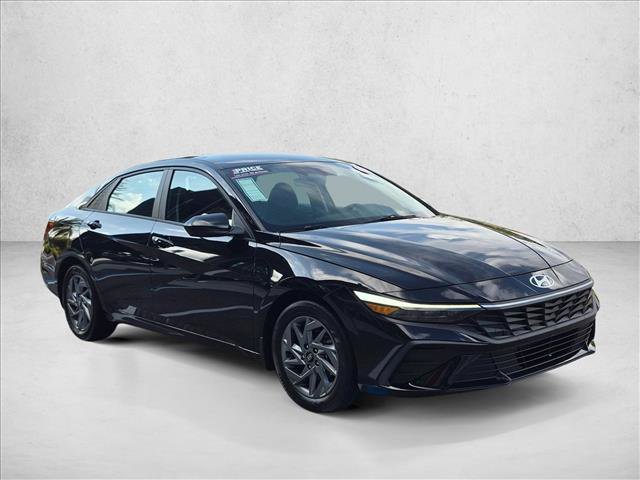 Used 2024 Hyundai Elantra SEL FWD image 3