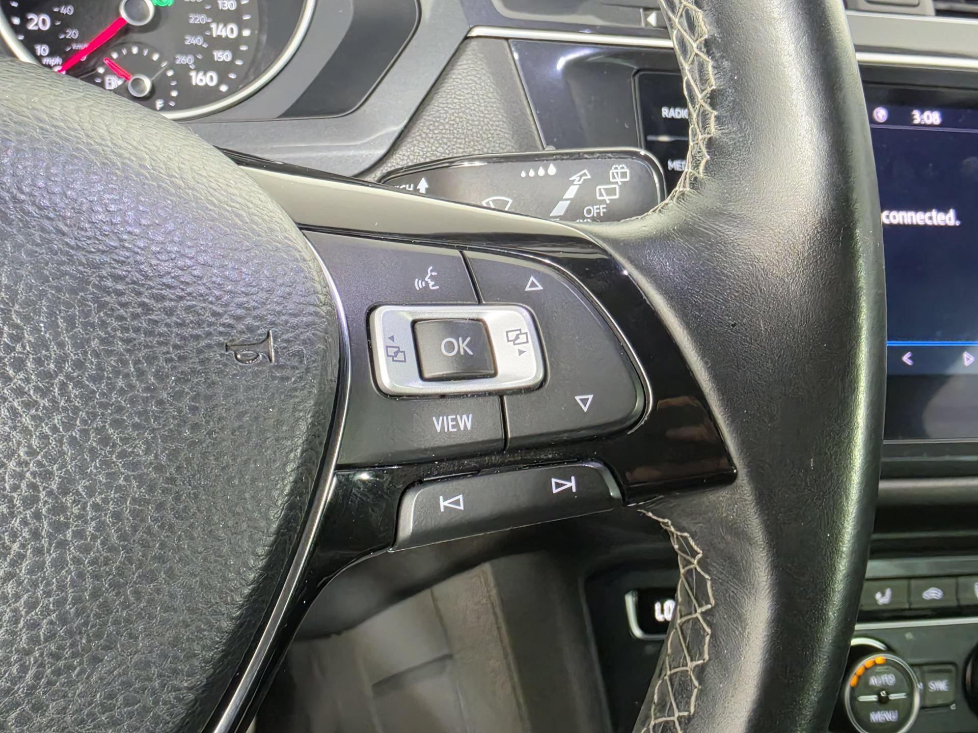 Used 2020 Volkswagen Tiguan SE R-Line FWD image 13
