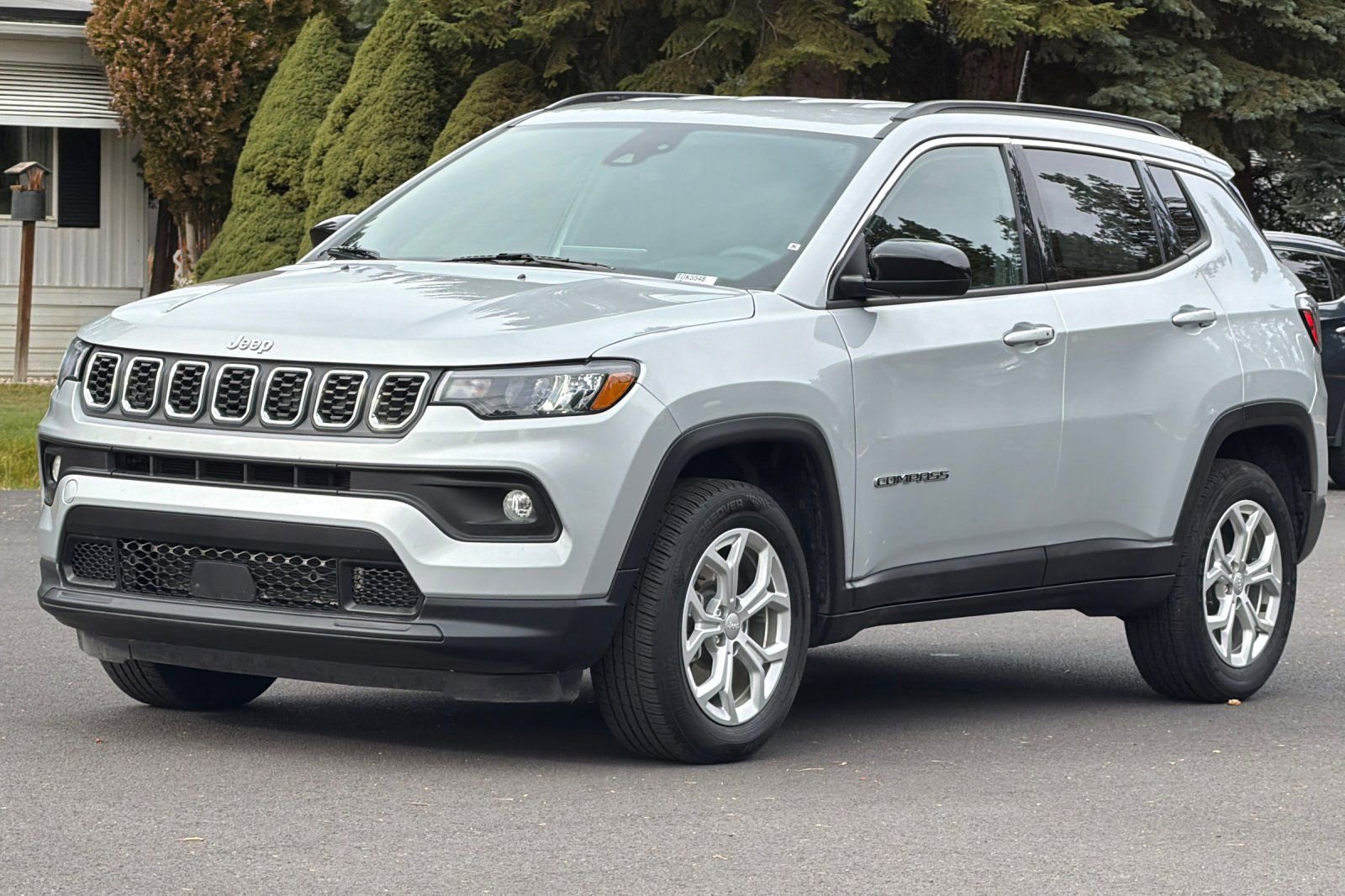 Used 2024 Jeep Compass Latitude image 8