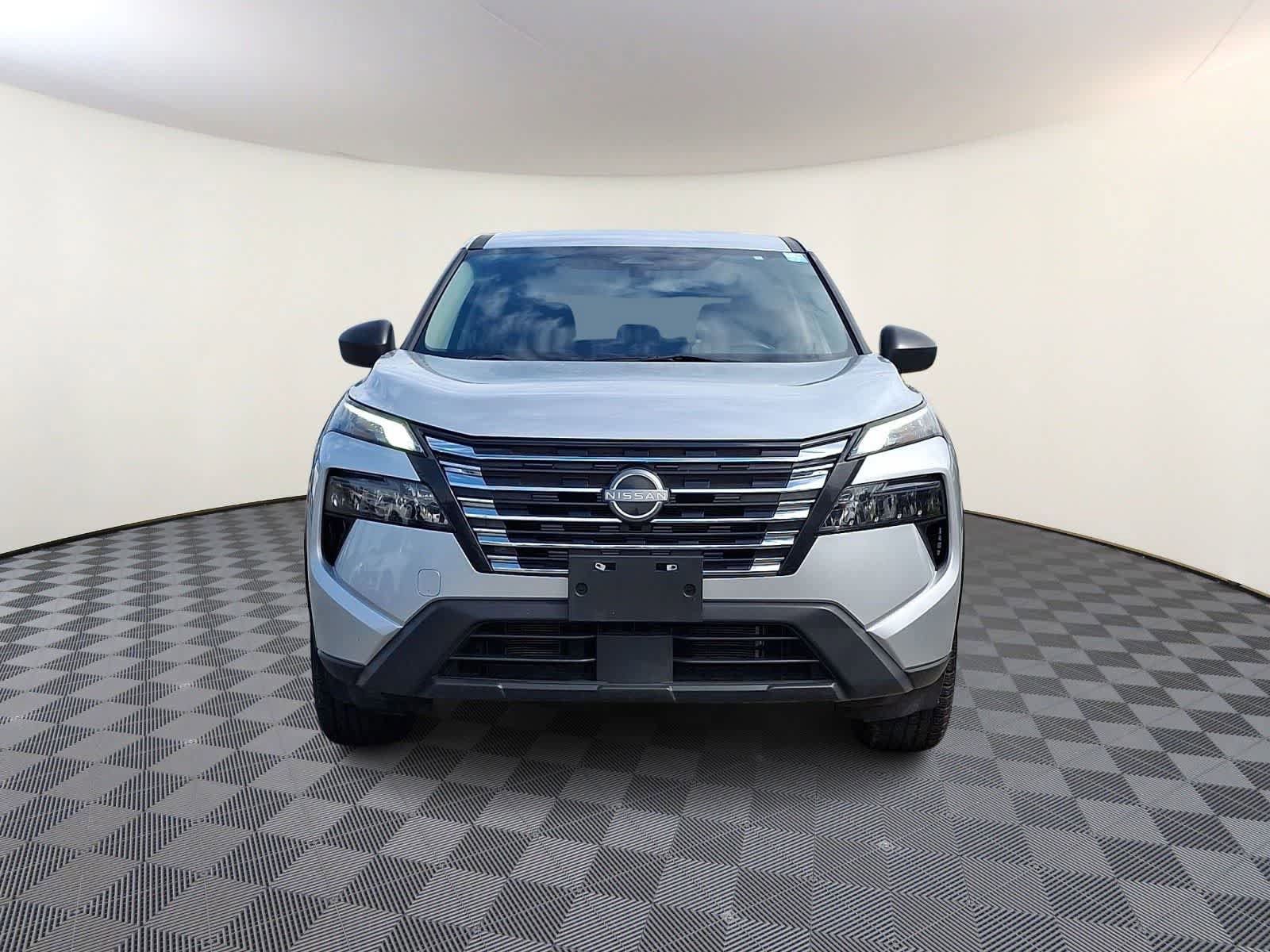 Used 2024 Nissan Rogue S AWD/4WD image 3